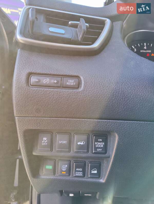 Внедорожник / Кроссовер Nissan Rogue 2016 в Киеве