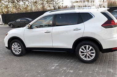 Внедорожник / Кроссовер Nissan Rogue 2018 в 