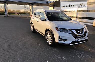 Внедорожник / Кроссовер Nissan Rogue 2018 в 