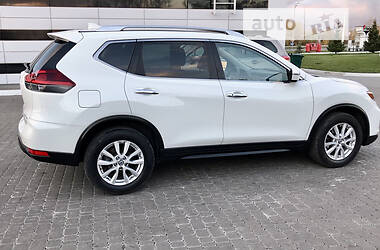 Внедорожник / Кроссовер Nissan Rogue 2018 в 