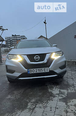 Внедорожник / Кроссовер Nissan Rogue 2017 в Тернополе