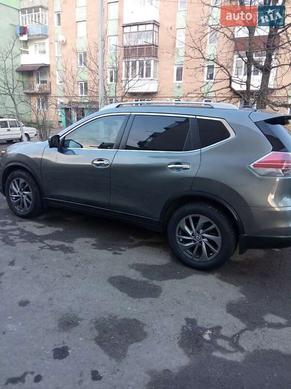 Внедорожник / Кроссовер Nissan Rogue 2015 в Чорткове