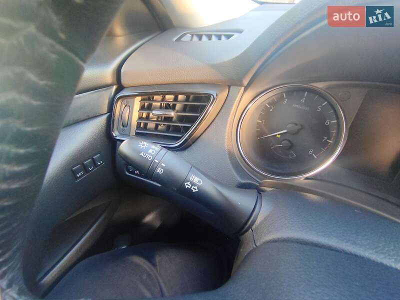 Внедорожник / Кроссовер Nissan Rogue 2019 в Первомайске