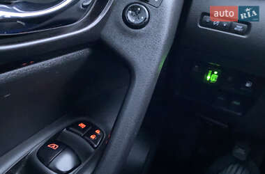 Внедорожник / Кроссовер Nissan Rogue 2018 в 