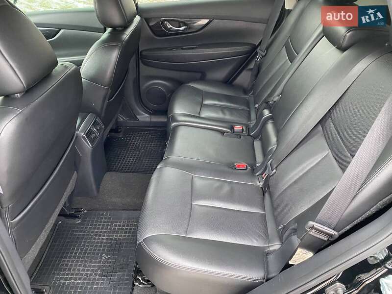 Позашляховик / Кросовер Nissan Rogue 2017 в Луцьку