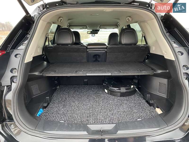 Позашляховик / Кросовер Nissan Rogue 2017 в Луцьку