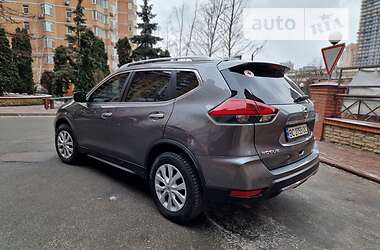 Внедорожник / Кроссовер Nissan Rogue 2017 в Киеве