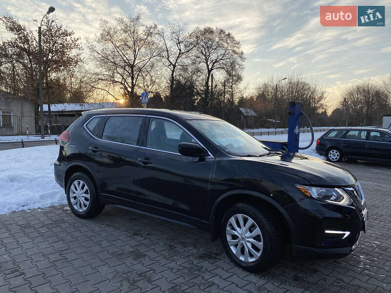 Внедорожник / Кроссовер Nissan Rogue 2017 в Луцке
