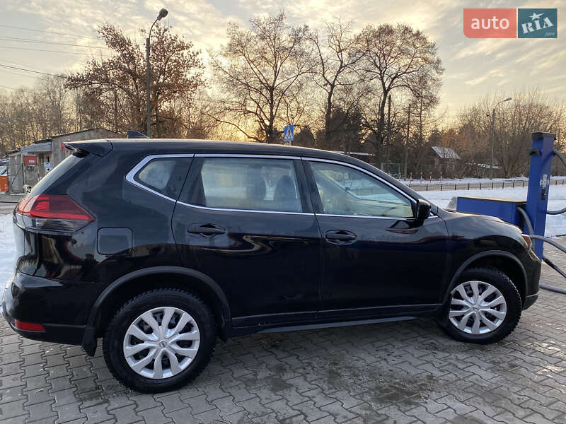 Внедорожник / Кроссовер Nissan Rogue 2017 в Луцке