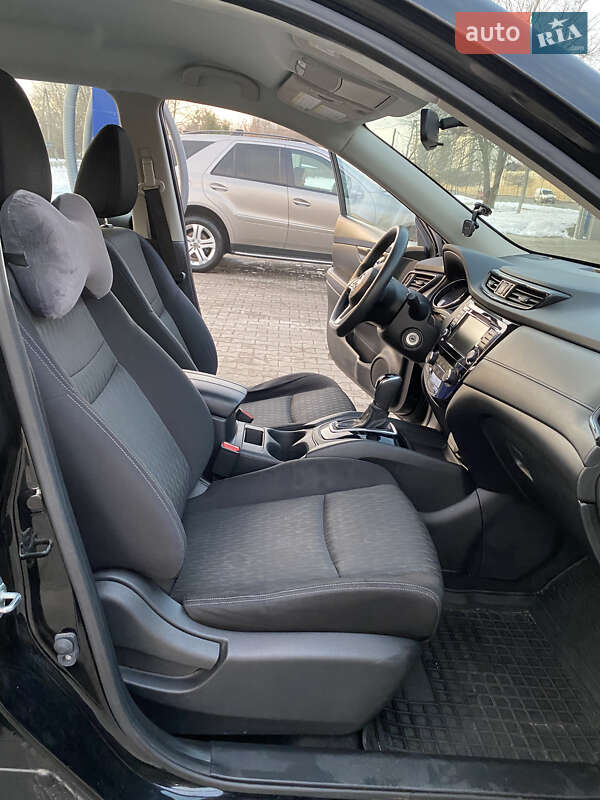 Внедорожник / Кроссовер Nissan Rogue 2017 в Луцке