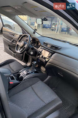 Внедорожник / Кроссовер Nissan Rogue 2017 в 