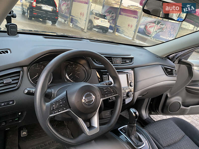 Внедорожник / Кроссовер Nissan Rogue 2017 в Луцке
