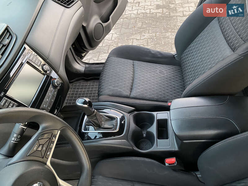 Внедорожник / Кроссовер Nissan Rogue 2017 в Луцке