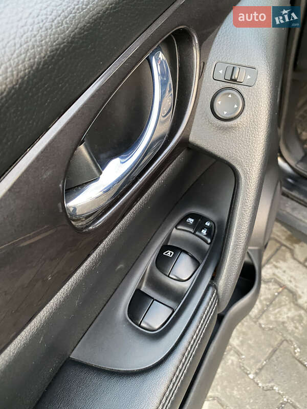 Внедорожник / Кроссовер Nissan Rogue 2017 в Луцке