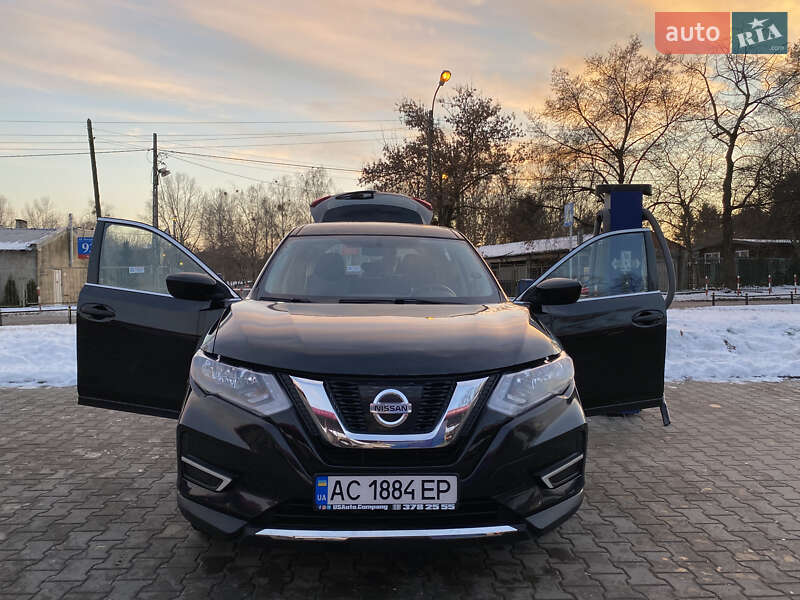 Внедорожник / Кроссовер Nissan Rogue 2017 в Луцке