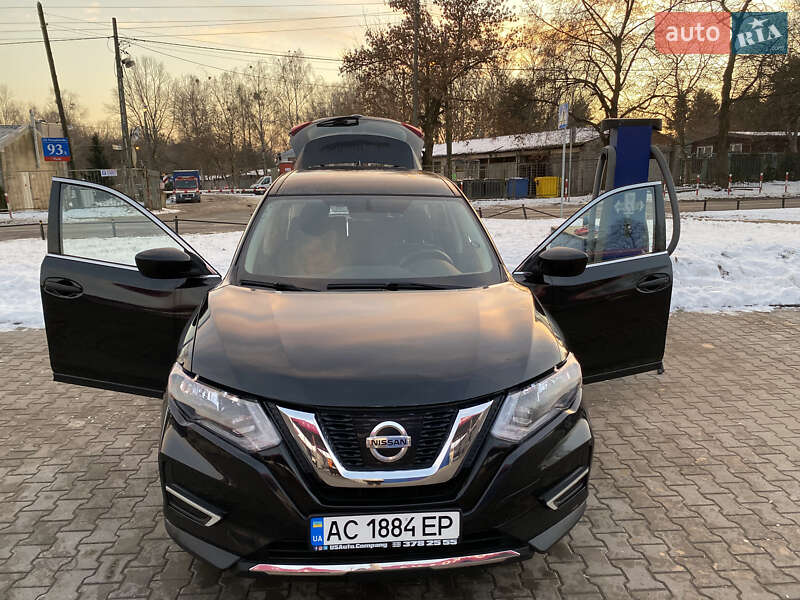Внедорожник / Кроссовер Nissan Rogue 2017 в Луцке