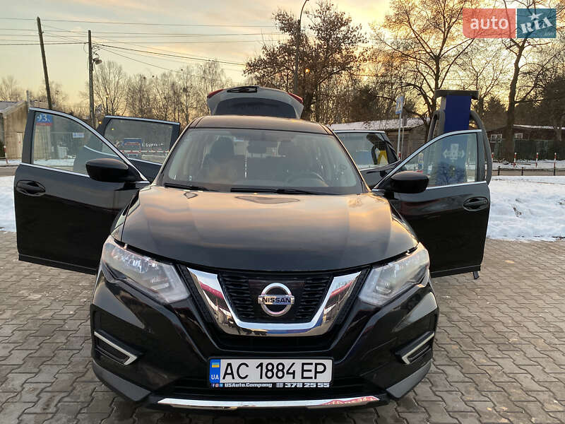 Внедорожник / Кроссовер Nissan Rogue 2017 в Луцке
