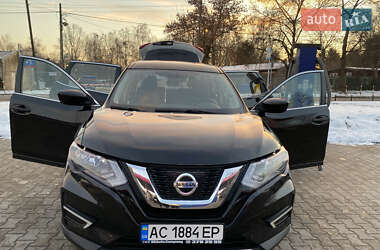 Внедорожник / Кроссовер Nissan Rogue 2017 в 