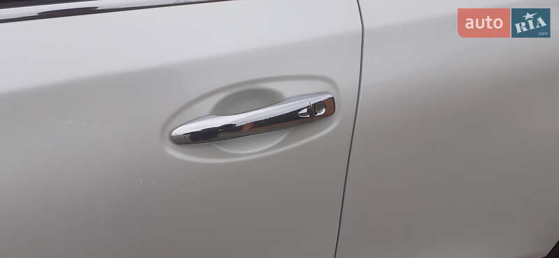 Внедорожник / Кроссовер Nissan Rogue 2015 в Киеве