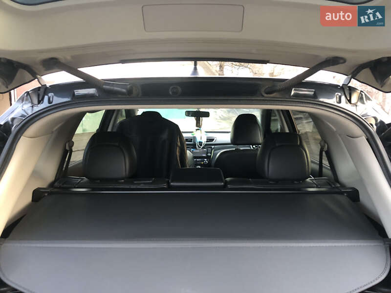 Позашляховик / Кросовер Nissan Rogue 2013 в Окнах