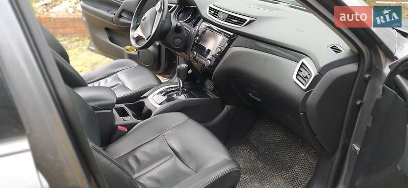 Позашляховик / Кросовер Nissan Rogue 2015 в Зміїві