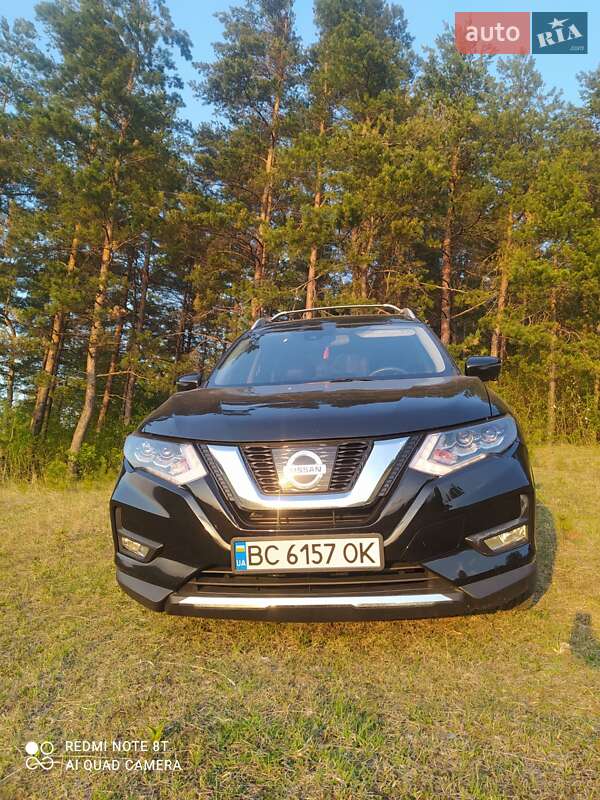 Внедорожник / Кроссовер Nissan Rogue 2017 в Золочеве