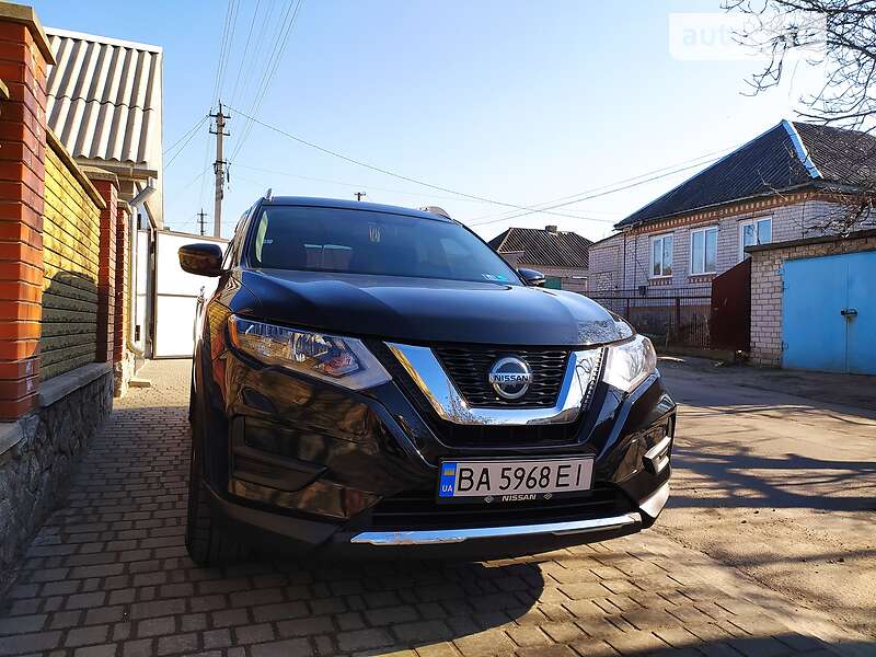 Внедорожник / Кроссовер Nissan Rogue 2017 в Светловодске