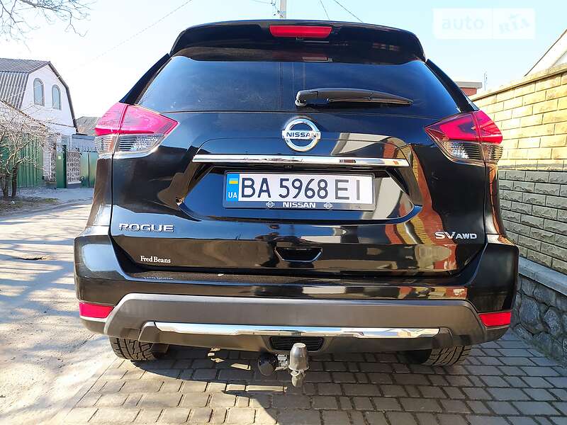 Внедорожник / Кроссовер Nissan Rogue 2017 в Светловодске