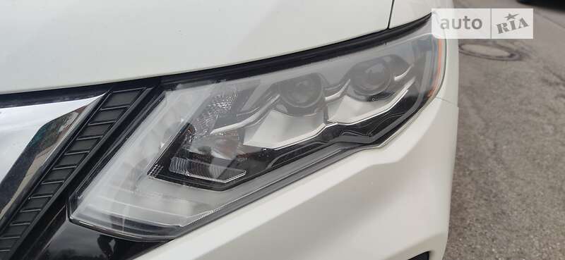 Позашляховик / Кросовер Nissan Rogue 2016 в Львові