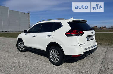 Внедорожник / Кроссовер Nissan Rogue 2016 в Львове