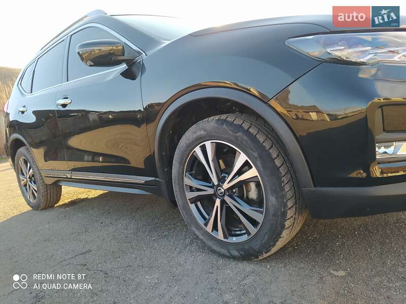 Внедорожник / Кроссовер Nissan Rogue 2017 в Золочеве