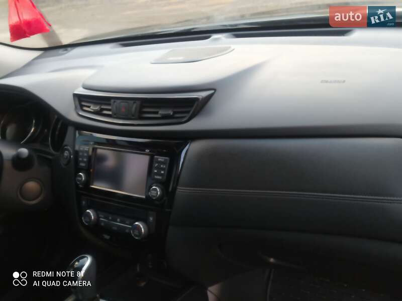 Внедорожник / Кроссовер Nissan Rogue 2017 в Золочеве