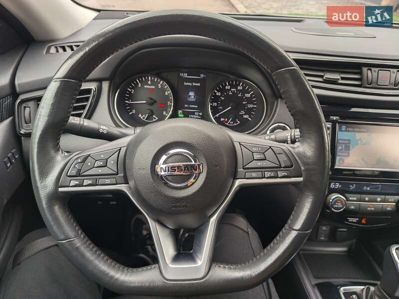 Внедорожник / Кроссовер Nissan Rogue 2017 в Ровно