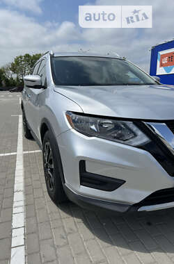 Внедорожник / Кроссовер Nissan Rogue 2017 в 
