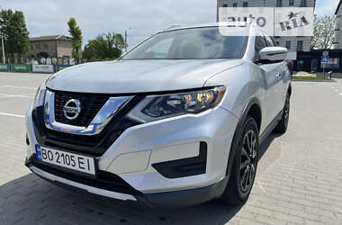 Внедорожник / Кроссовер Nissan Rogue 2017 в 