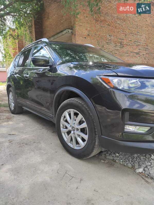 Внедорожник / Кроссовер Nissan Rogue 2017 в Виннице
