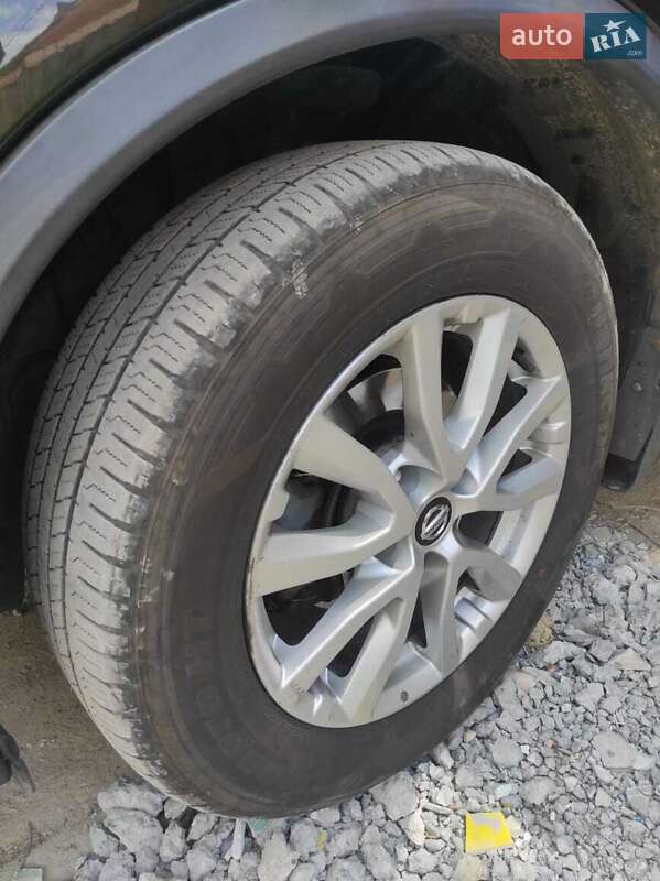 Внедорожник / Кроссовер Nissan Rogue 2017 в Виннице