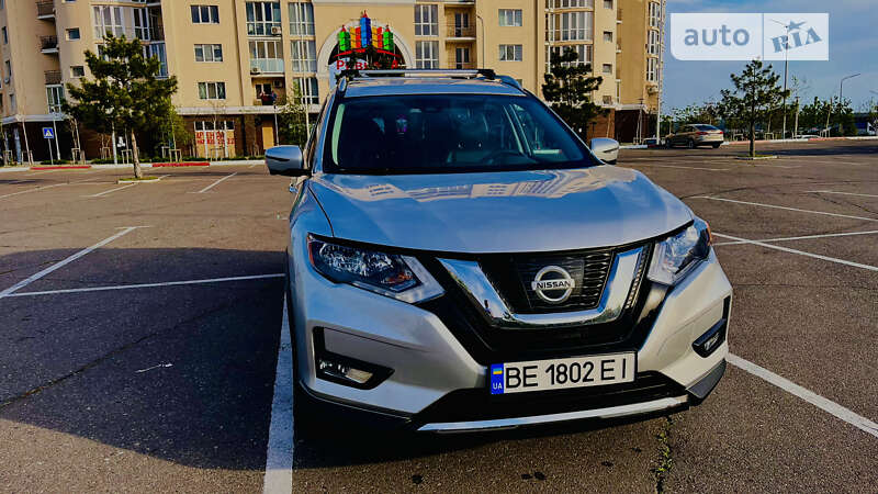 Внедорожник / Кроссовер Nissan Rogue 2017 в Николаеве