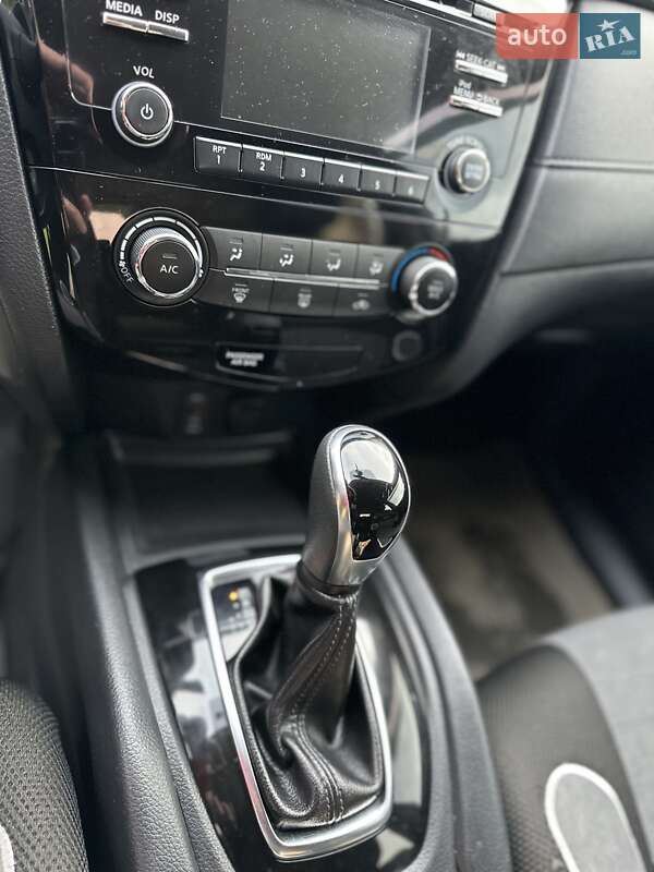 Внедорожник / Кроссовер Nissan Rogue 2016 в Сколе