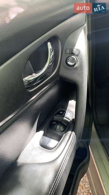 Внедорожник / Кроссовер Nissan Rogue 2015 в Каменец-Подольском фото 21 Внедорожник / Кроссовер Nissan Rogue 2015 в Каменец-Подольском