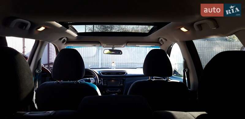 Внедорожник / Кроссовер Nissan Rogue 2015 в Яготине