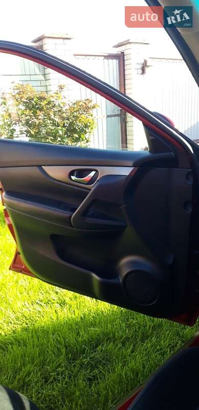 Внедорожник / Кроссовер Nissan Rogue 2015 в Яготине