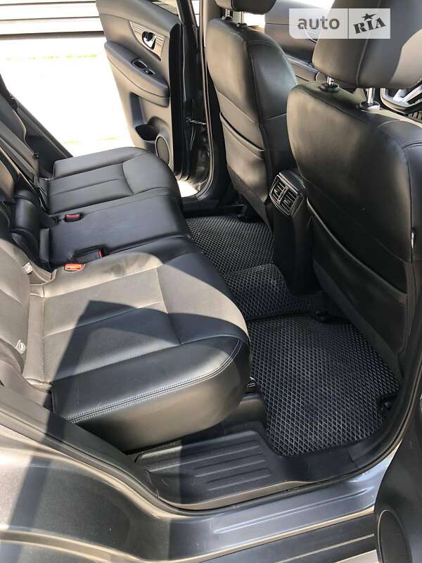 Внедорожник / Кроссовер Nissan Rogue 2017 в Нетешине