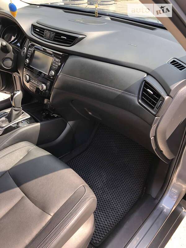 Внедорожник / Кроссовер Nissan Rogue 2017 в Нетешине