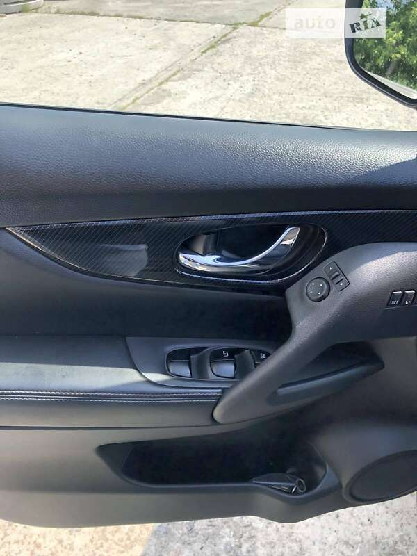 Внедорожник / Кроссовер Nissan Rogue 2017 в Нетешине