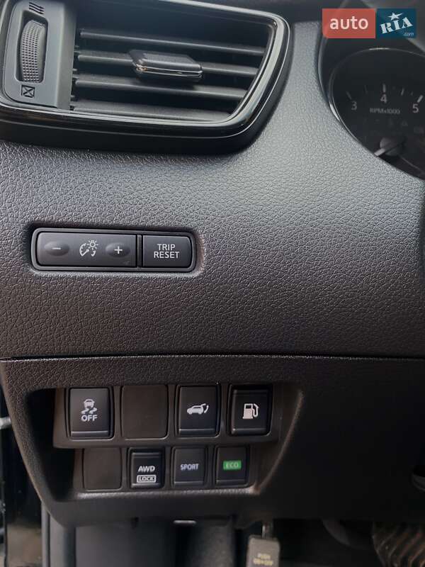 Позашляховик / Кросовер Nissan Rogue 2018 в Львові