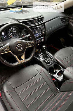 Внедорожник / Кроссовер Nissan Rogue 2018 в 