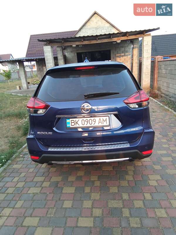 Внедорожник / Кроссовер Nissan Rogue 2016 в Сарнах