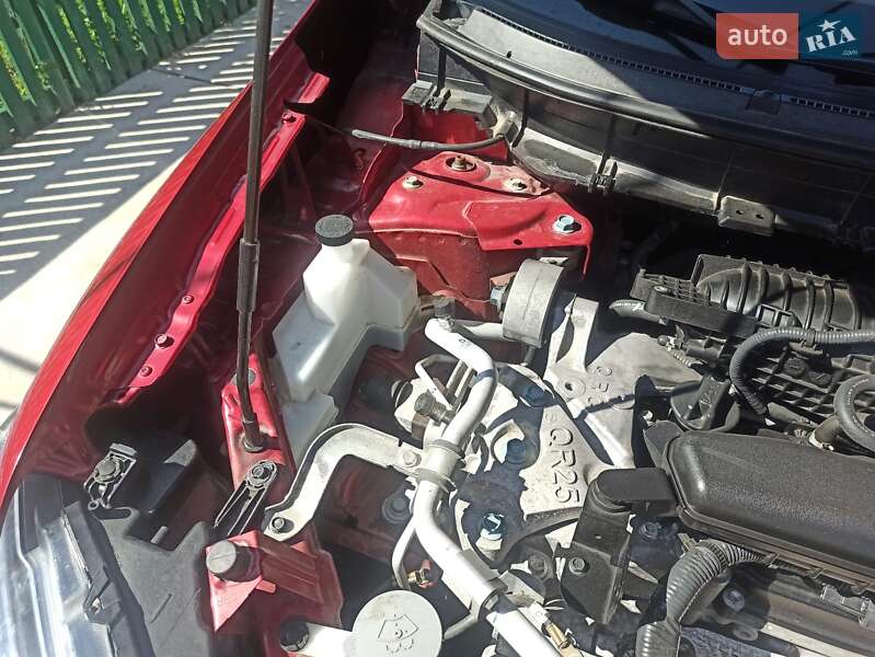 Внедорожник / Кроссовер Nissan Rogue 2017 в Романове