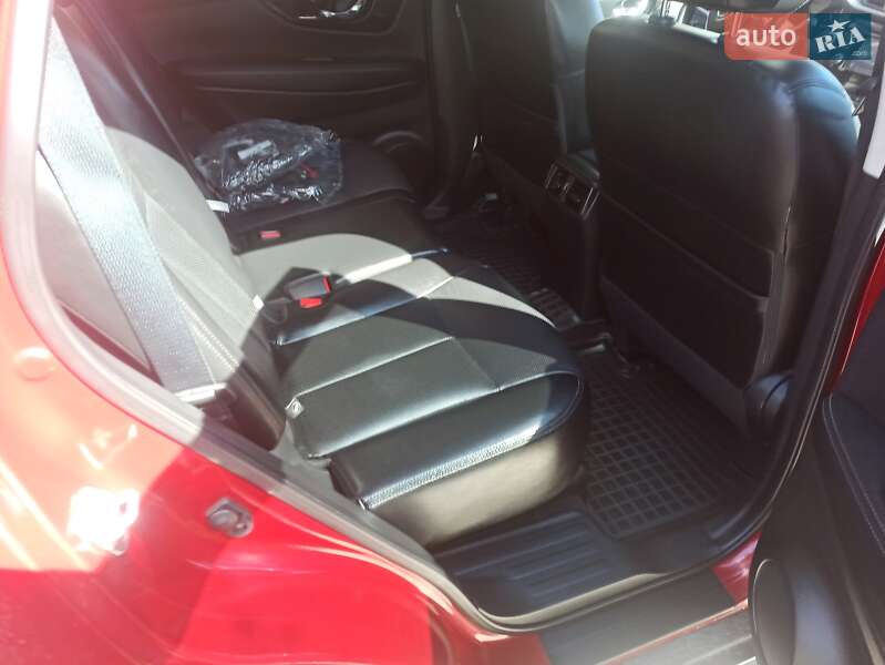 Внедорожник / Кроссовер Nissan Rogue 2017 в Романове